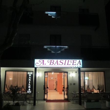 Hotel Basilea بيلاريا-إيجيا مارينا المظهر الخارجي الصورة