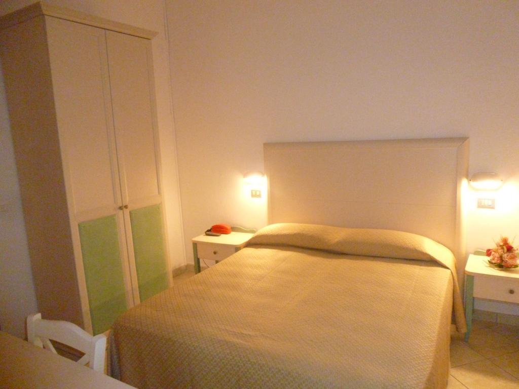 Hotel Basilea بيلاريا-إيجيا مارينا المظهر الخارجي الصورة