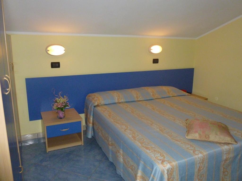 Hotel Basilea بيلاريا-إيجيا مارينا المظهر الخارجي الصورة