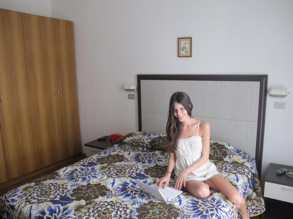 Hotel Basilea بيلاريا-إيجيا مارينا الغرفة الصورة