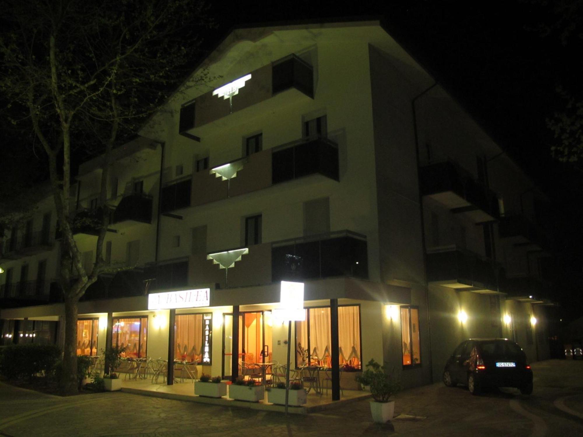 Hotel Basilea بيلاريا-إيجيا مارينا المظهر الخارجي الصورة