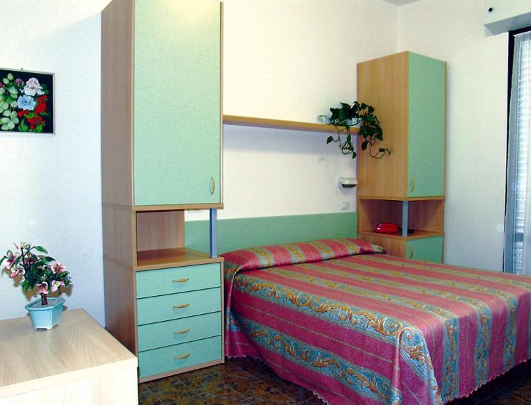 Hotel Basilea بيلاريا-إيجيا مارينا الغرفة الصورة