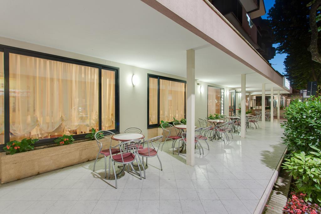 Hotel Basilea بيلاريا-إيجيا مارينا المظهر الخارجي الصورة