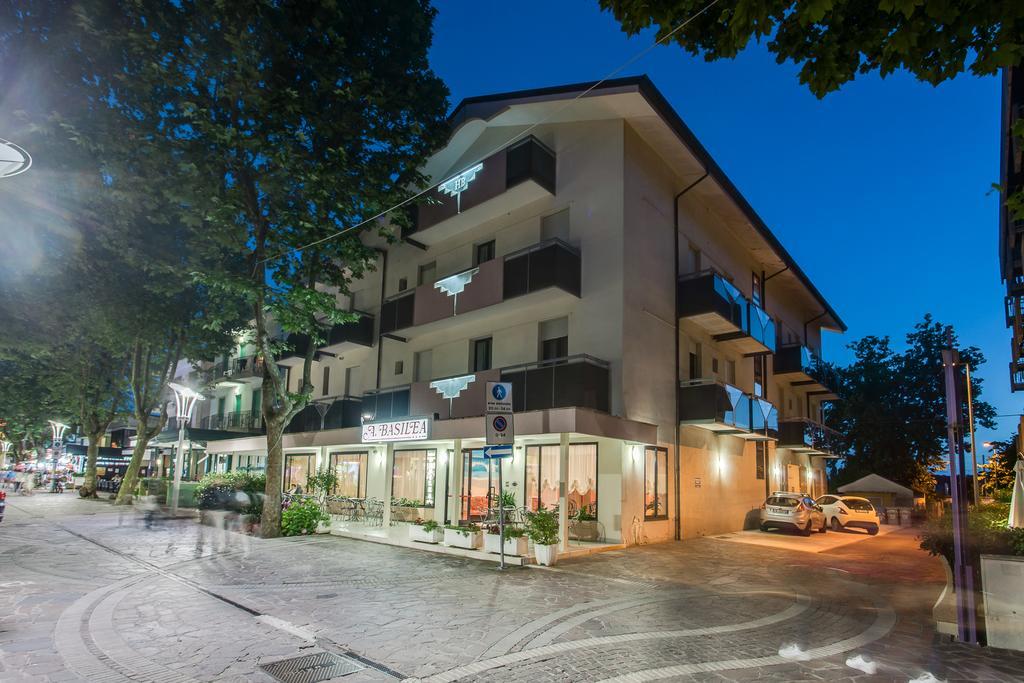 Hotel Basilea بيلاريا-إيجيا مارينا المظهر الخارجي الصورة