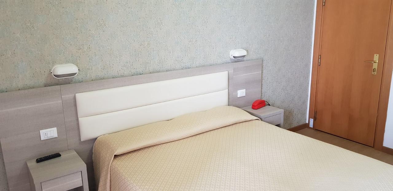 Hotel Basilea بيلاريا-إيجيا مارينا المظهر الخارجي الصورة